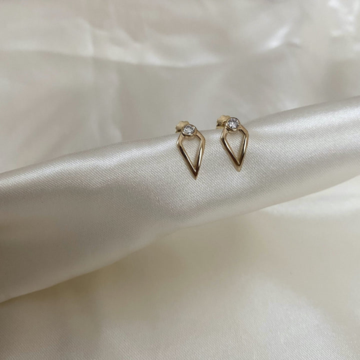 Round Cut Unique Lab-Grown Diamond Earrings in Yellow Gold