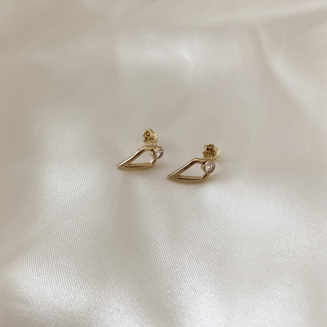Round Cut Unique Lab-Grown Diamond Earrings in Yellow Gold