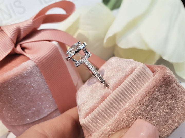 Round halo engagement ring close-up showing G/VS1 diamond clarity