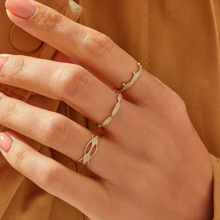Round Cut lab grown diamonds Crown Wedding Band in Solid Gold - Doozy Diamonds