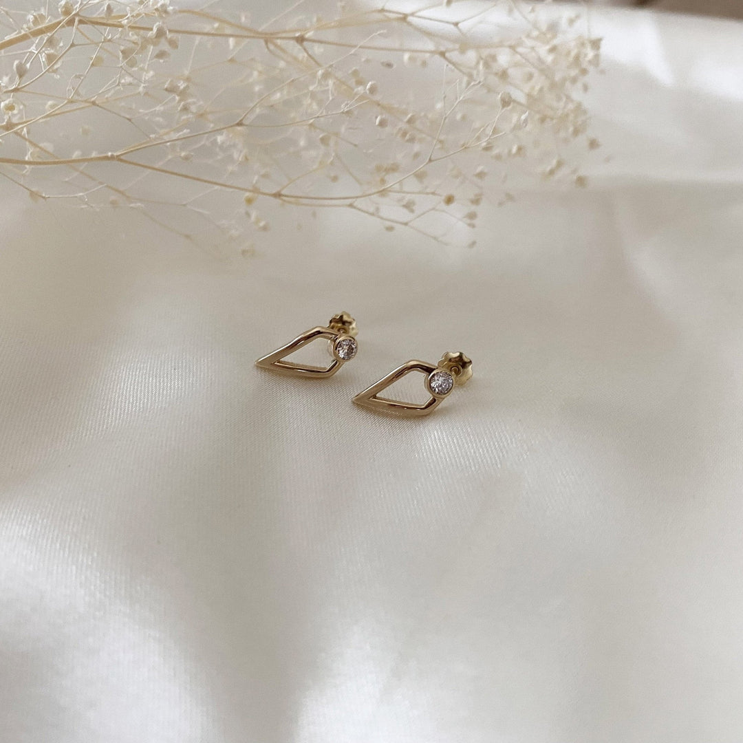 Round Cut Unique Lab-Grown Diamond Earrings in Yellow Gold