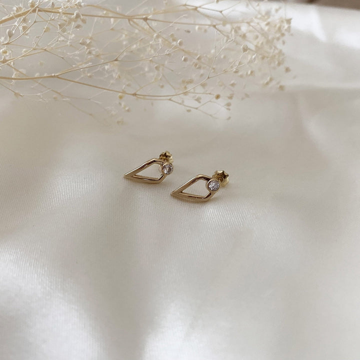 Round Cut Unique Lab-Grown Diamond Earrings in Yellow Gold
