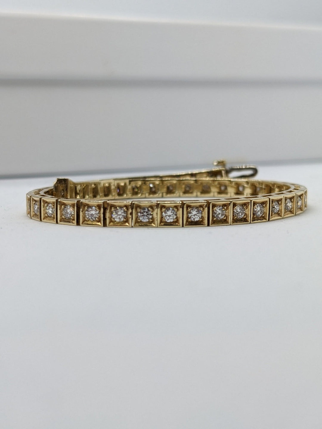 Beautiful Round Cut Diamond Tennis Bracelet for Her - Doozy Diamonds