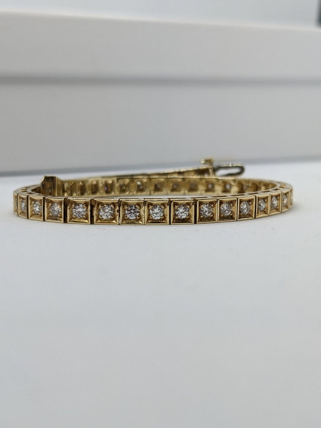 Beautiful Round Cut Diamond Tennis Bracelet for Her - Doozy Diamonds
