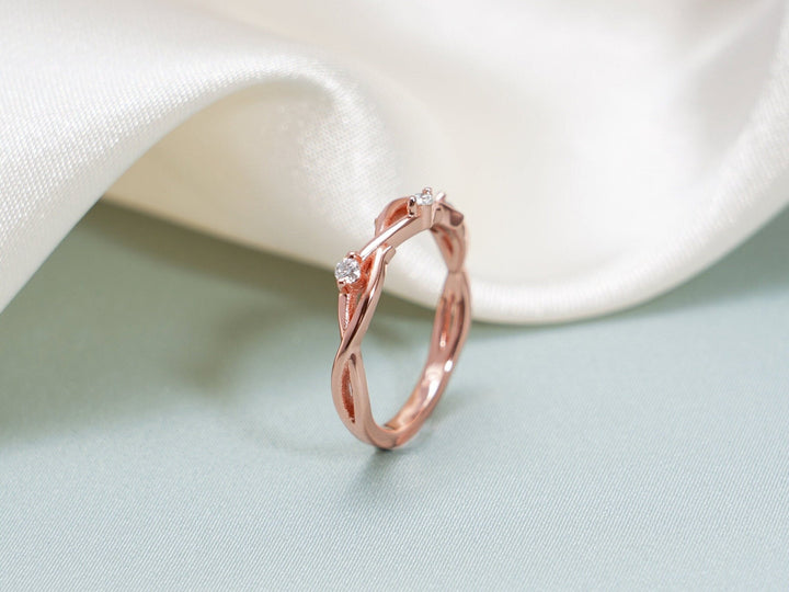 Close-up of 0.08CT round lab grown diamonds