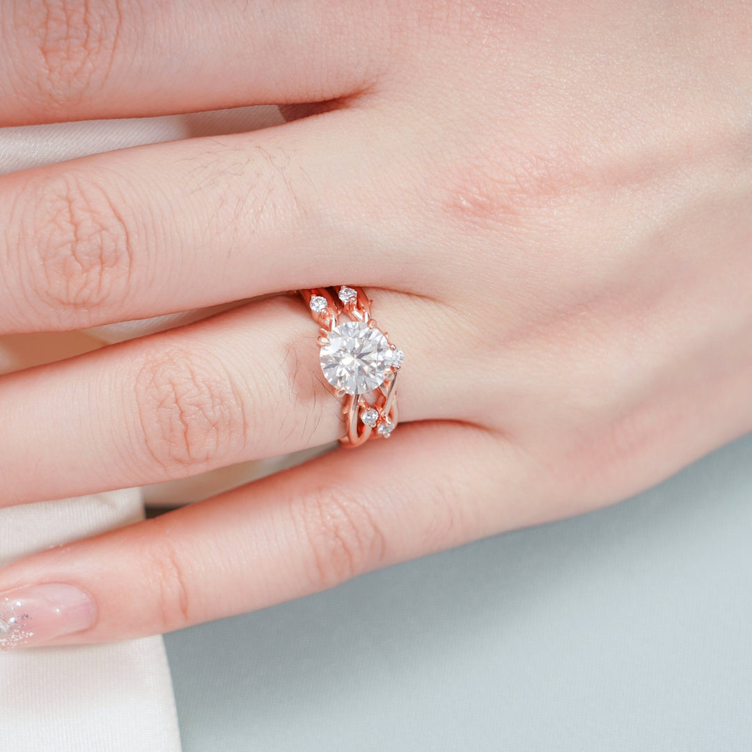 Round diamond wedding band in white gold