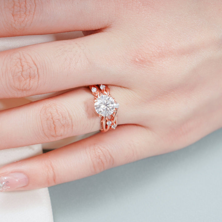 Round diamond wedding band in white gold