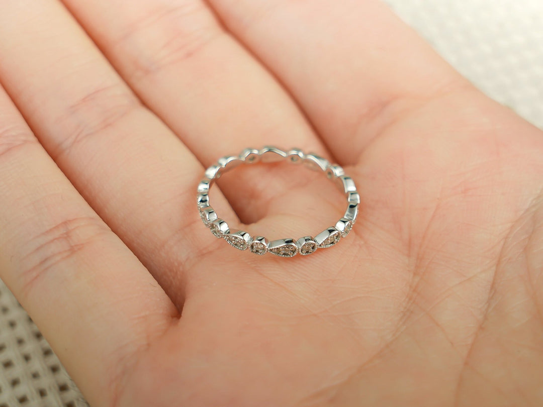 Close-up of 0.32CT round lab grown diamonds