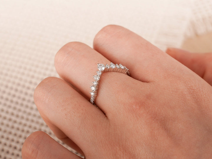 Round round diamond wedding band front view