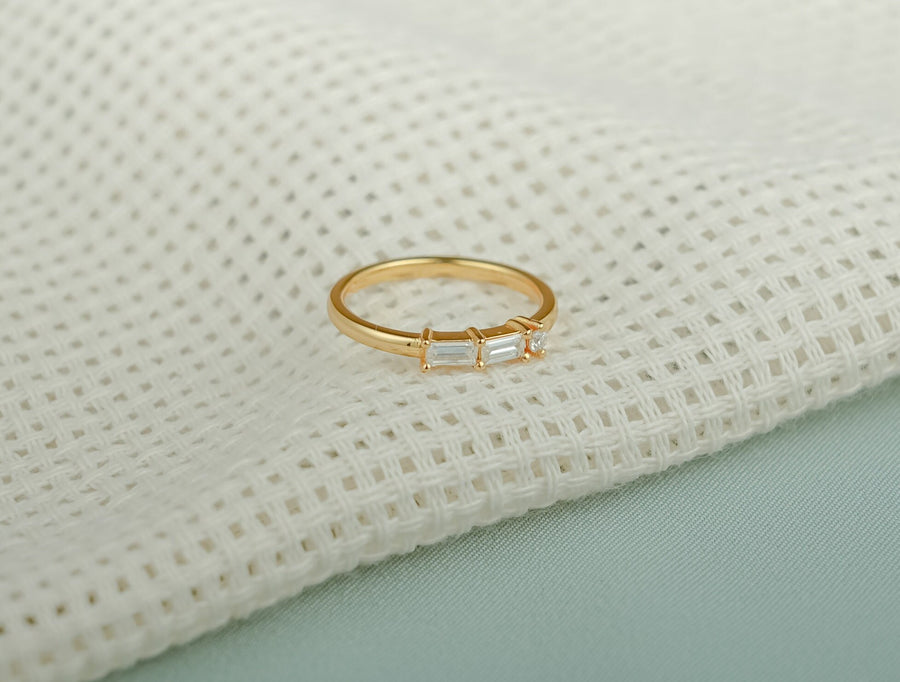 Baguette & Round baguette & round diamond wedding band front view
