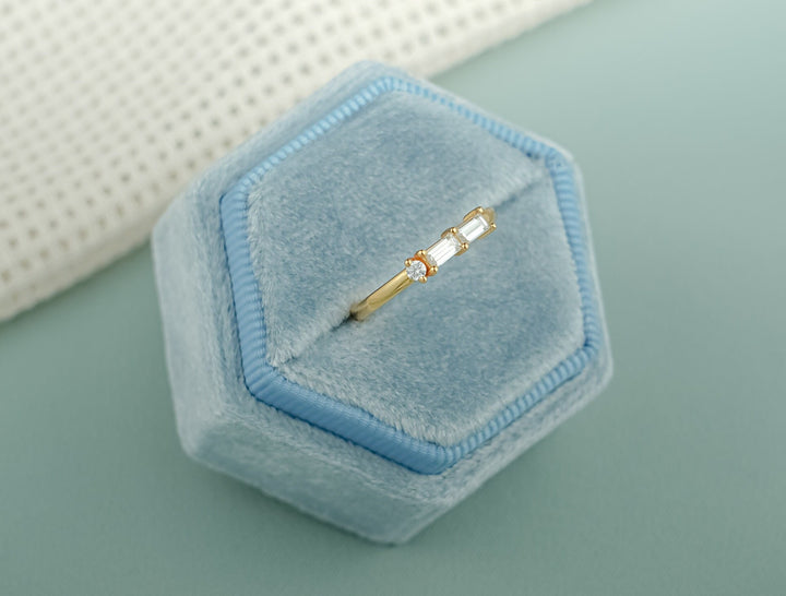 Side view of baguette & round diamond wedding band