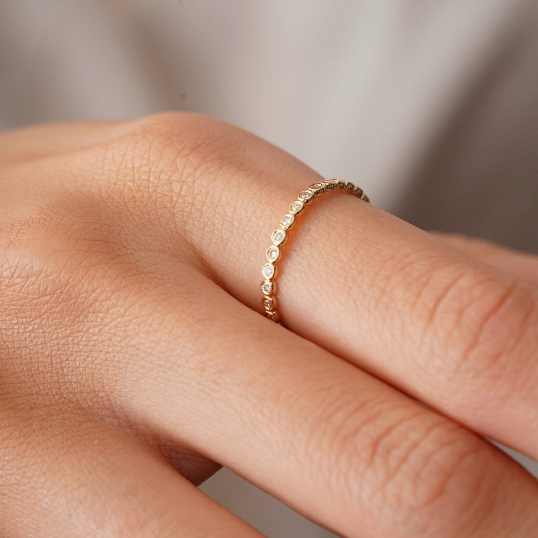 Round Bezel Set lab grown diamonds Wedding Band in Gold - Doozy Diamonds