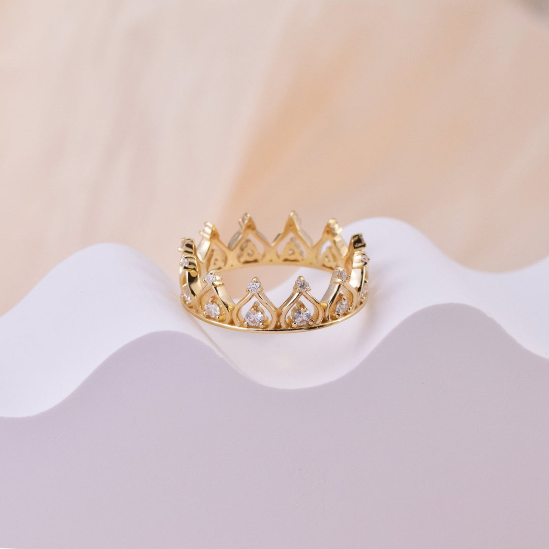 Round Cut Diamond Crown Unique Queen Ring for Christmas Gift - Doozy Diamonds