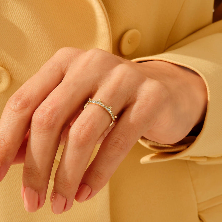 Round Cut lab grown diamonds Crown Wedding Band in Solid Gold - Doozy Diamonds