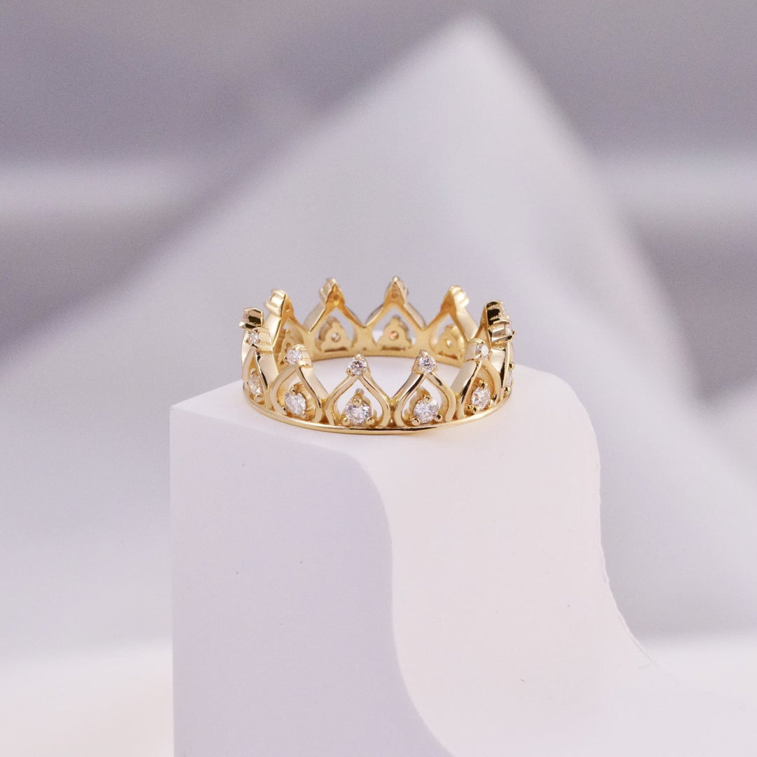 Round Cut Diamond Crown Unique Queen Ring for Christmas Gift - Doozy Diamonds