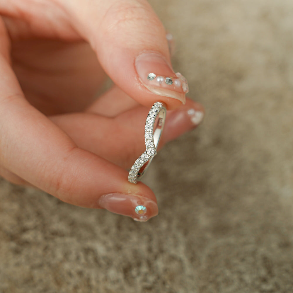 Close-up of 0.13CT round lab grown diamonds