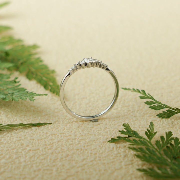Pear & Round diamond wedding band in yellow gold