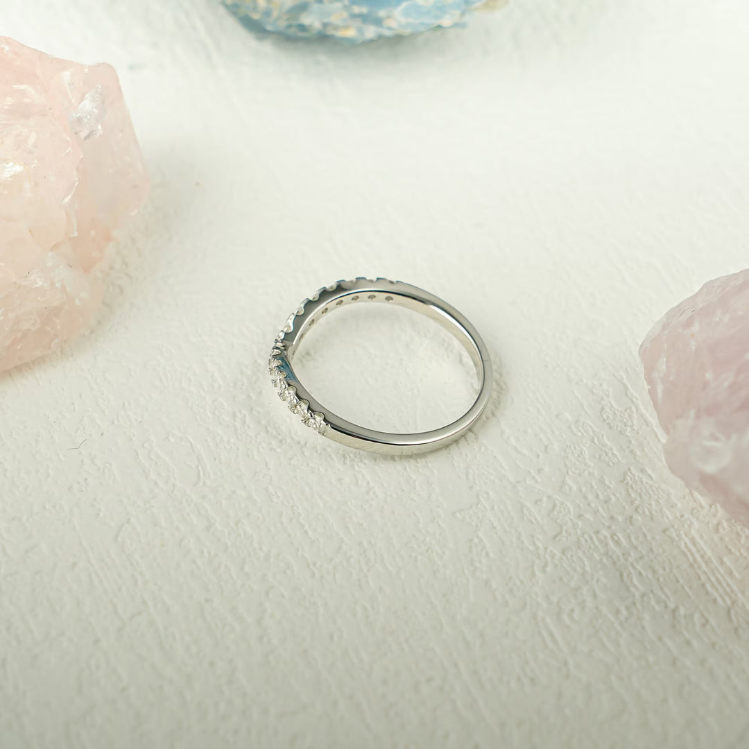 Close-up of 0.30CT round lab grown diamonds