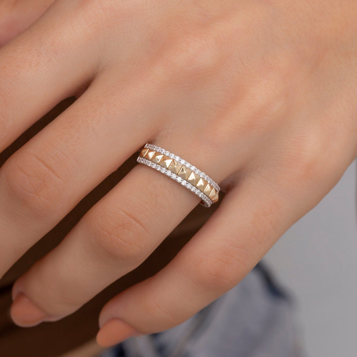 Pyramid Round Cut Diamond Wedding Band for Women - Doozy Diamonds