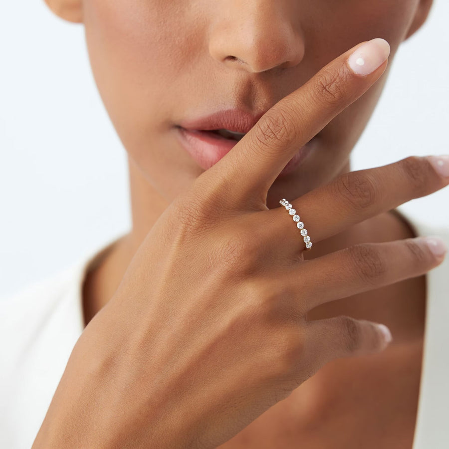 Round lab grown diamonds Shared Prong Wedding Band in Gold - Doozy Diamonds