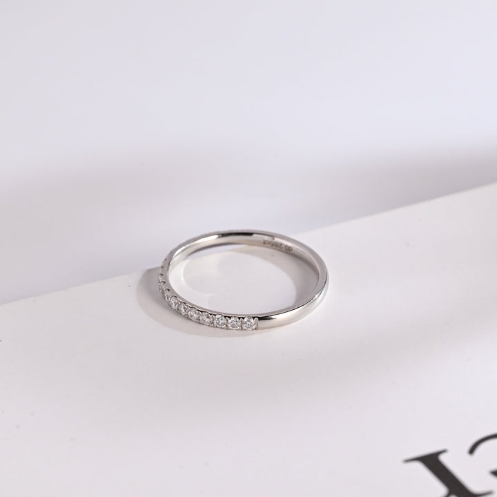 Close-up of 0.25CT round lab grown diamonds