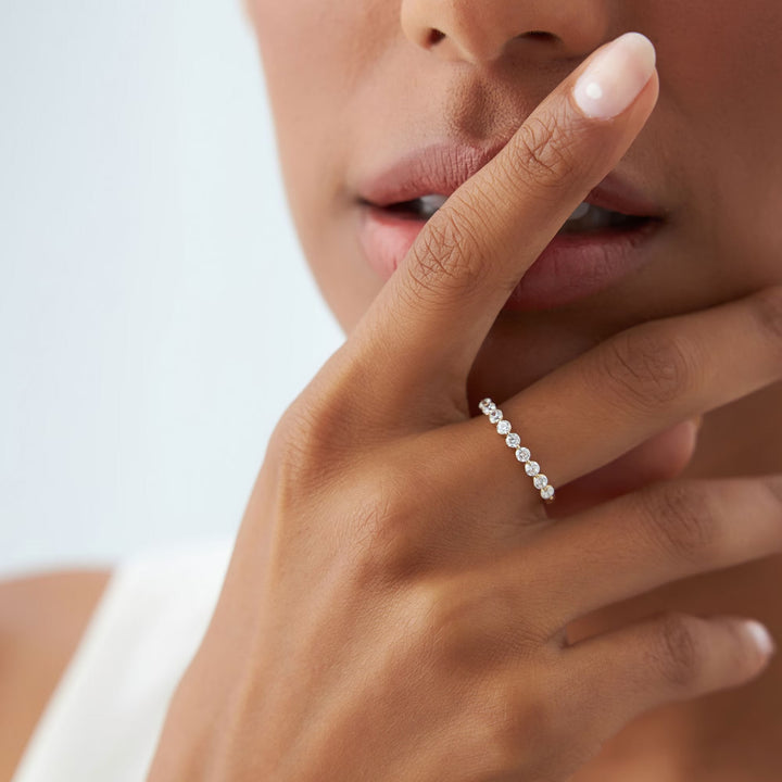 Round lab grown diamonds Shared Prong Wedding Band in Gold - Doozy Diamonds