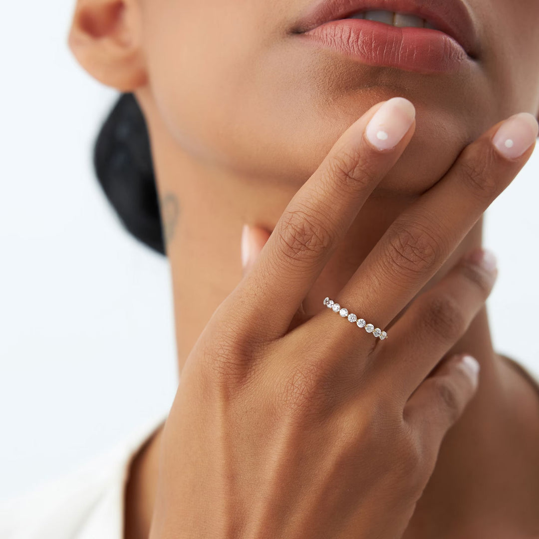 Round lab grown diamonds Shared Prong Wedding Band in Gold - Doozy Diamonds