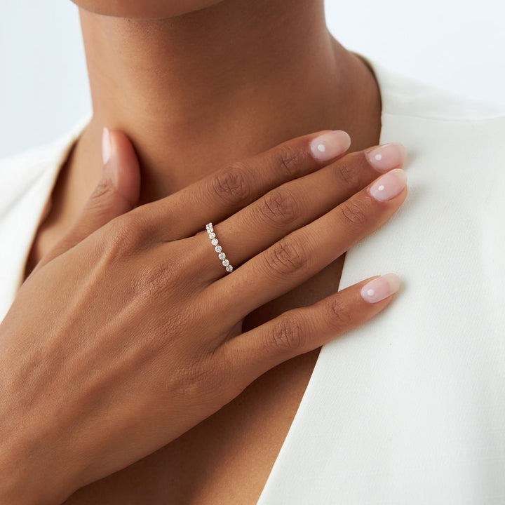 Round lab grown diamonds Shared Prong Wedding Band in Gold - Doozy Diamonds