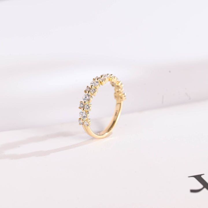 Close-up of 1.50CT round lab grown diamonds