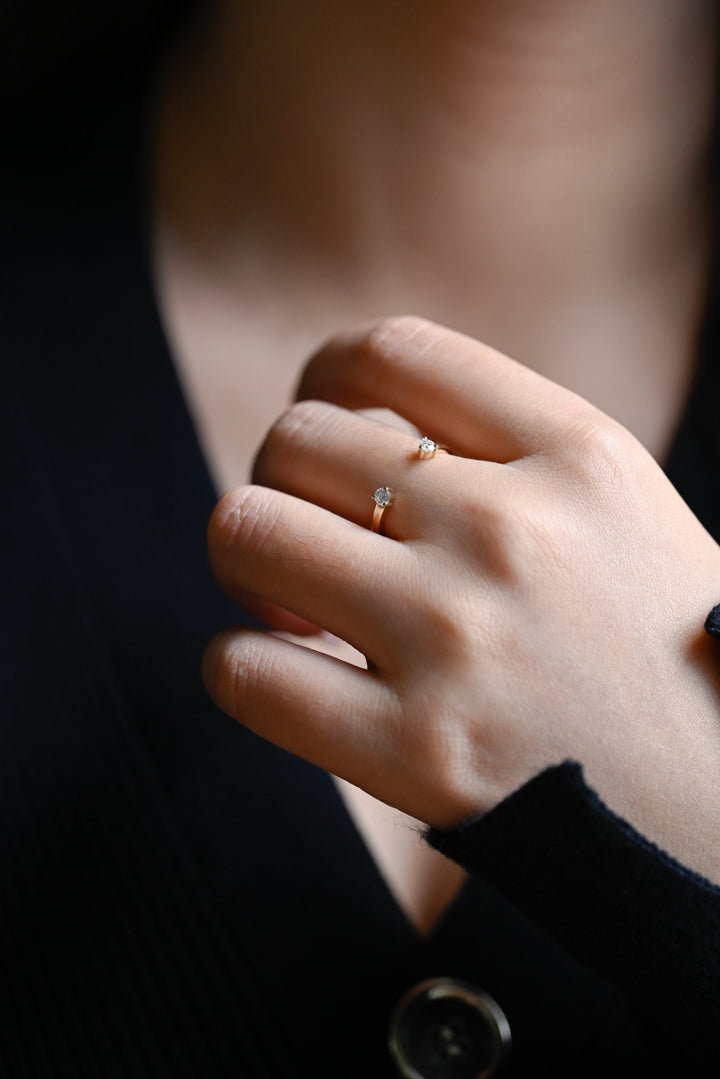Sustainable round diamond wedding ring