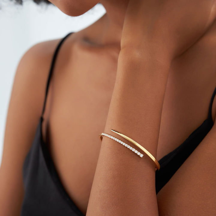 Round Cut Diamond Bracelet Bangle in 14K Gold - Doozy Diamonds