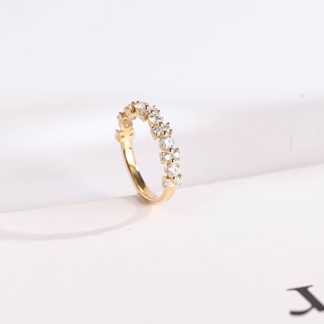 Round diamond wedding band in white gold