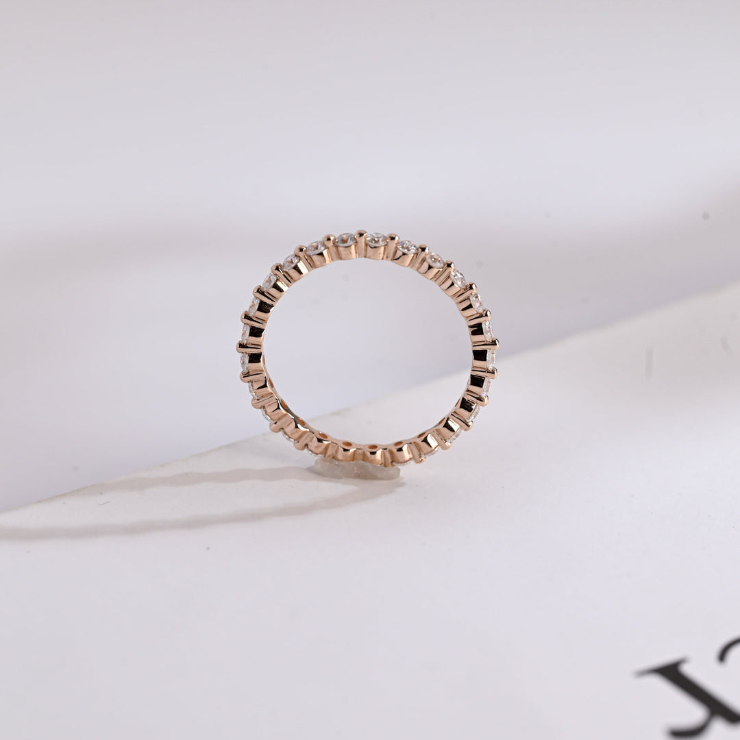 Close-up of 1.30CT round lab grown diamonds