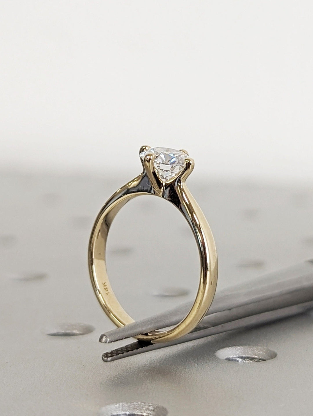 Profile view of round cut solitaire engagement ring band