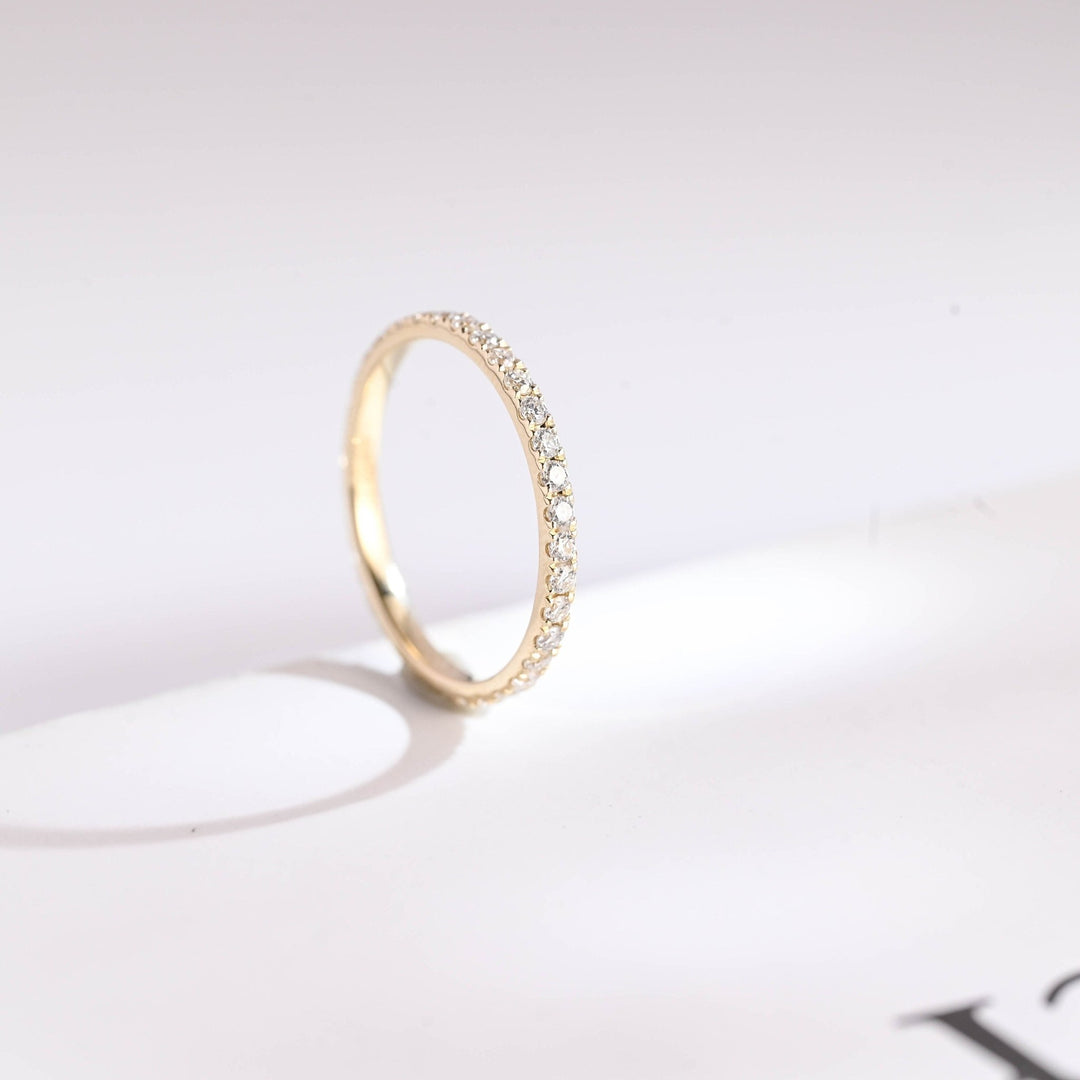 Round round diamond wedding band front view