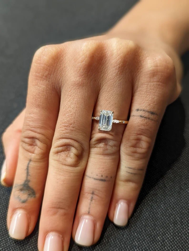 Emerald cluster engagement ring with IGI certificate and packaging
