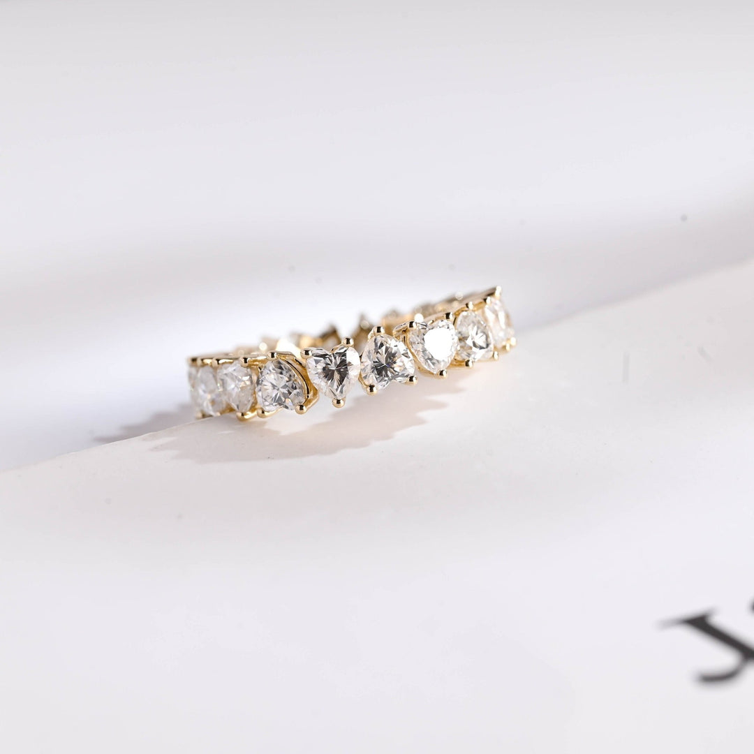Sustainable heart diamond wedding ring