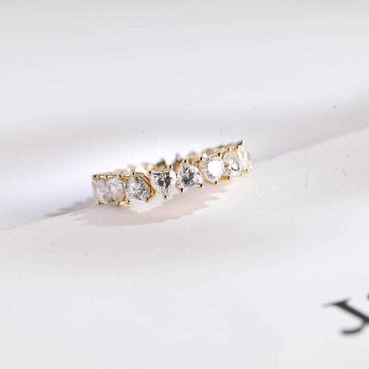 Sustainable heart diamond wedding ring