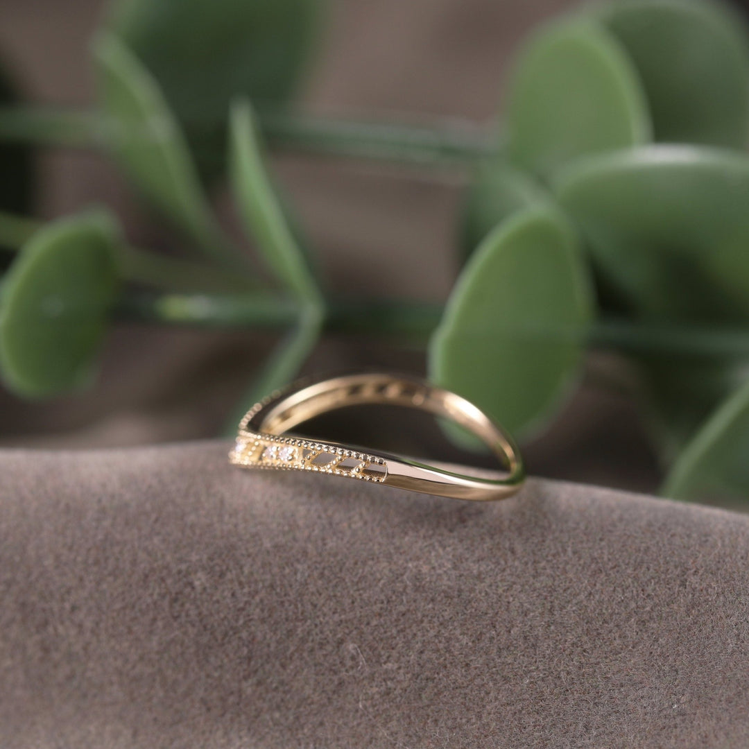 Round Cut Diamond Chevron Vintage Wedding Ring for Women - Doozy Diamonds