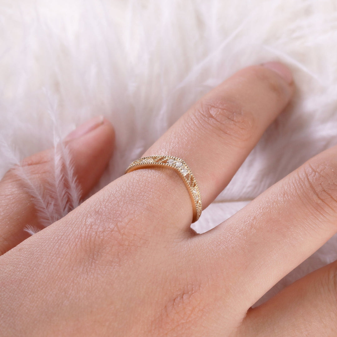 Round Cut Diamond Chevron Vintage Wedding Ring for Women - Doozy Diamonds