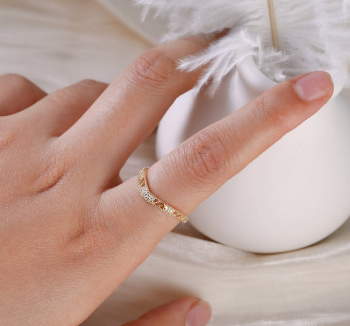Round Cut Diamond Chevron Vintage Wedding Ring for Women - Doozy Diamonds