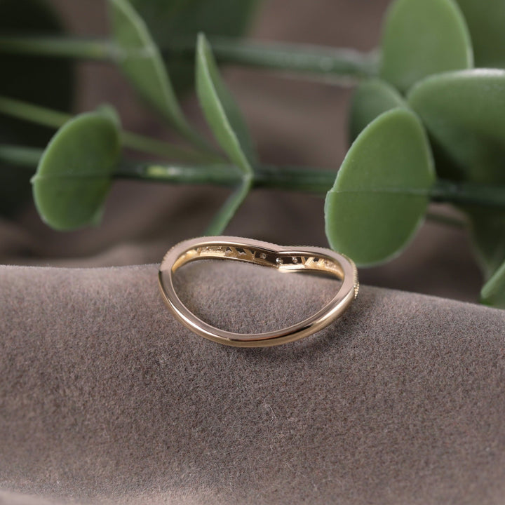 Round Cut Diamond Chevron Vintage Wedding Ring for Women - Doozy Diamonds