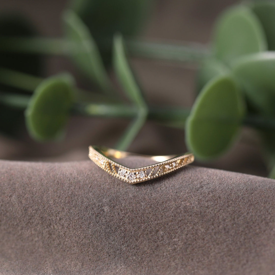 Round Cut Diamond Chevron Vintage Wedding Ring for Women - Doozy Diamonds