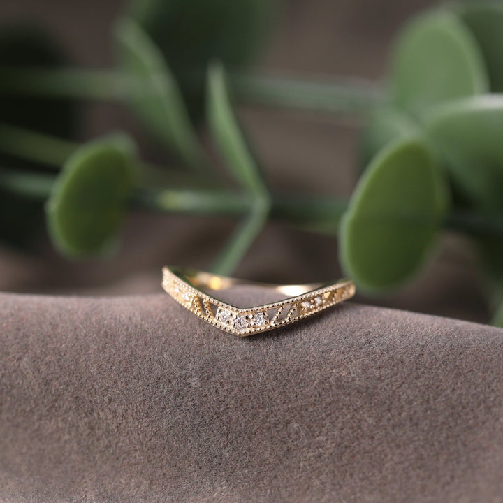 Round Cut Diamond Chevron Vintage Wedding Ring for Women - Doozy Diamonds