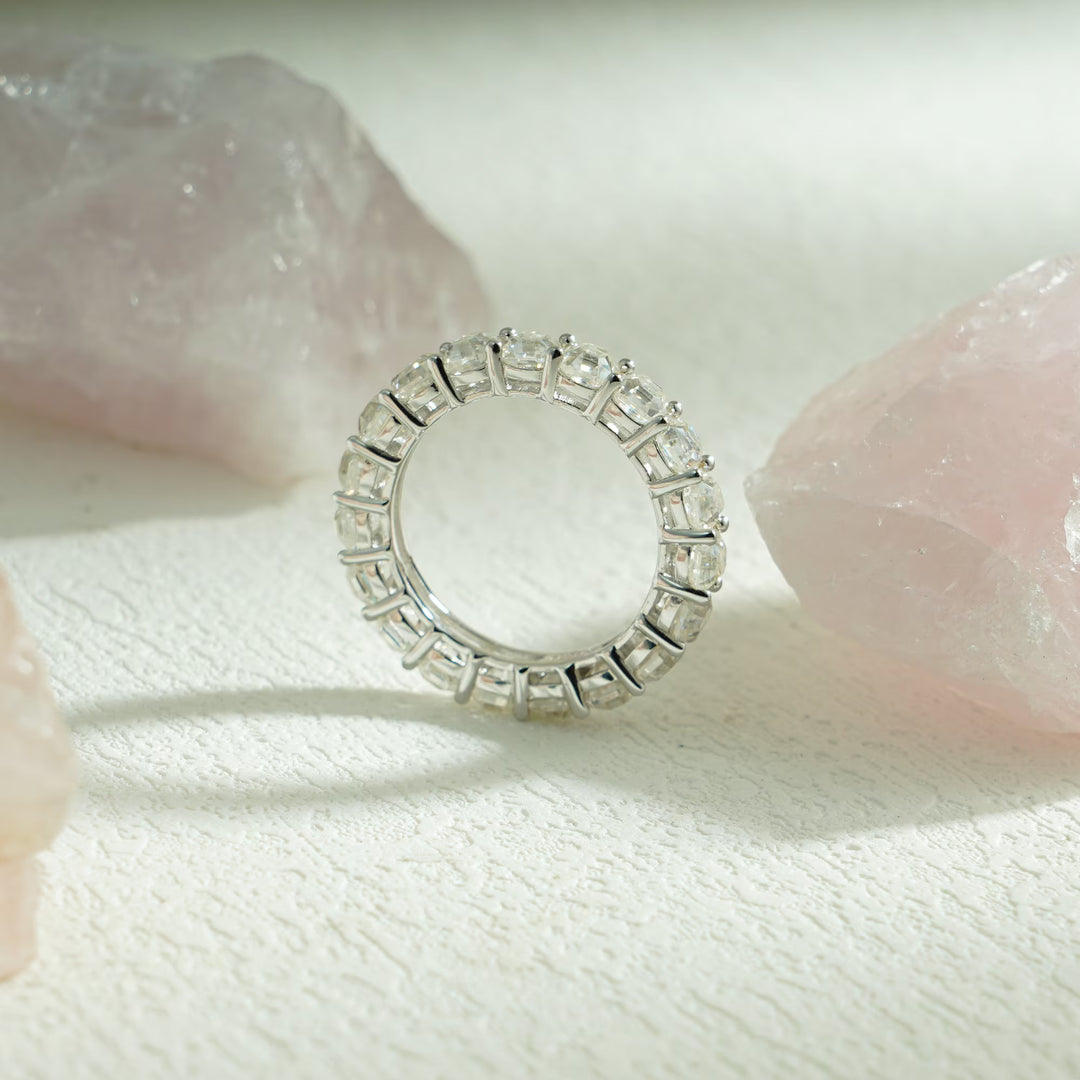 Sustainable cushion diamond wedding ring