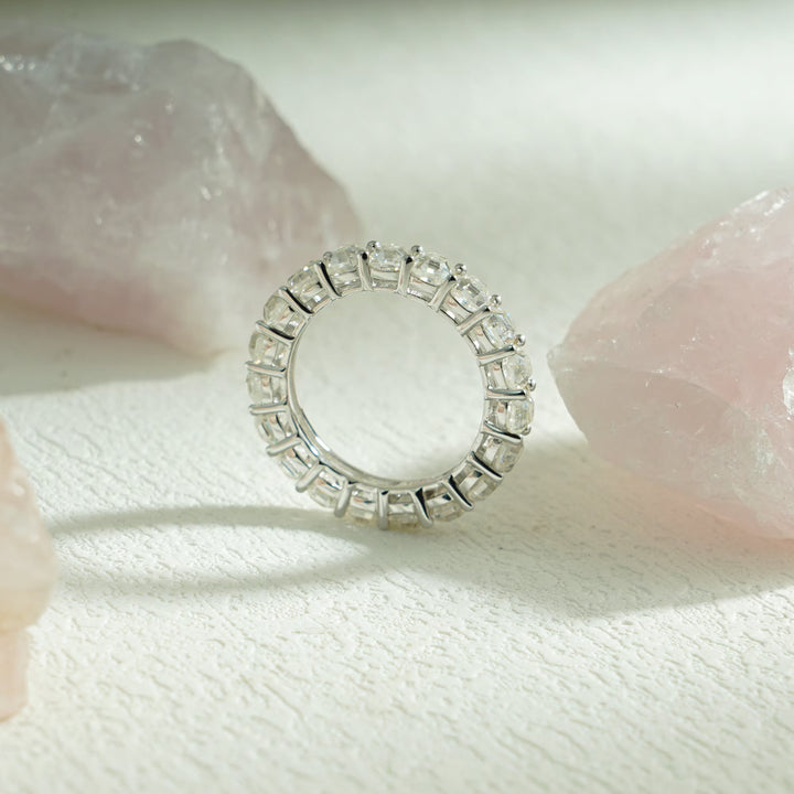 Sustainable cushion diamond wedding ring