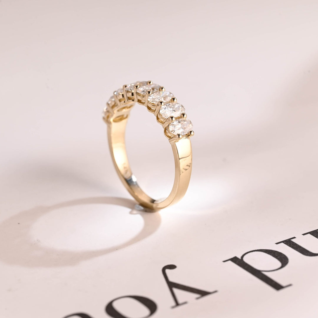 Close-up of 0.85CT oval lab grown diamonds