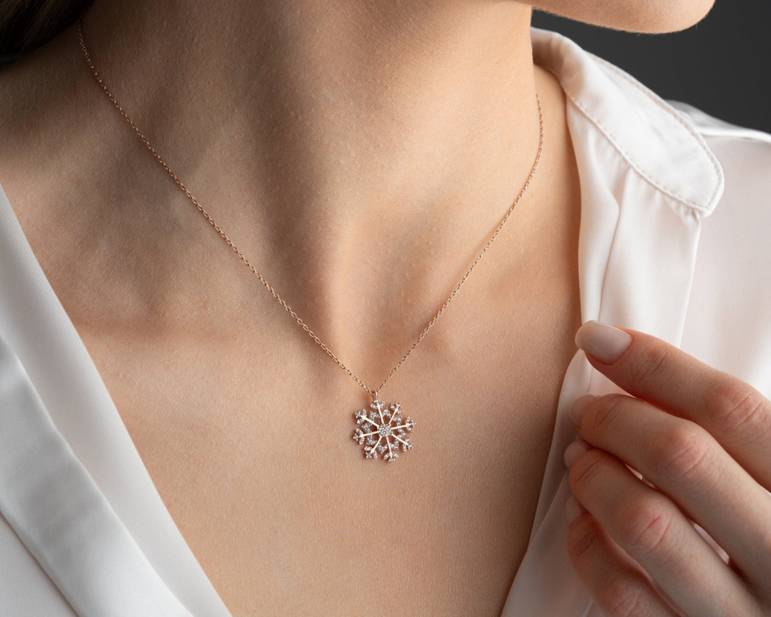 Round Cut lab grown diamonds Snowflake Pendant for Women - Doozy Diamonds