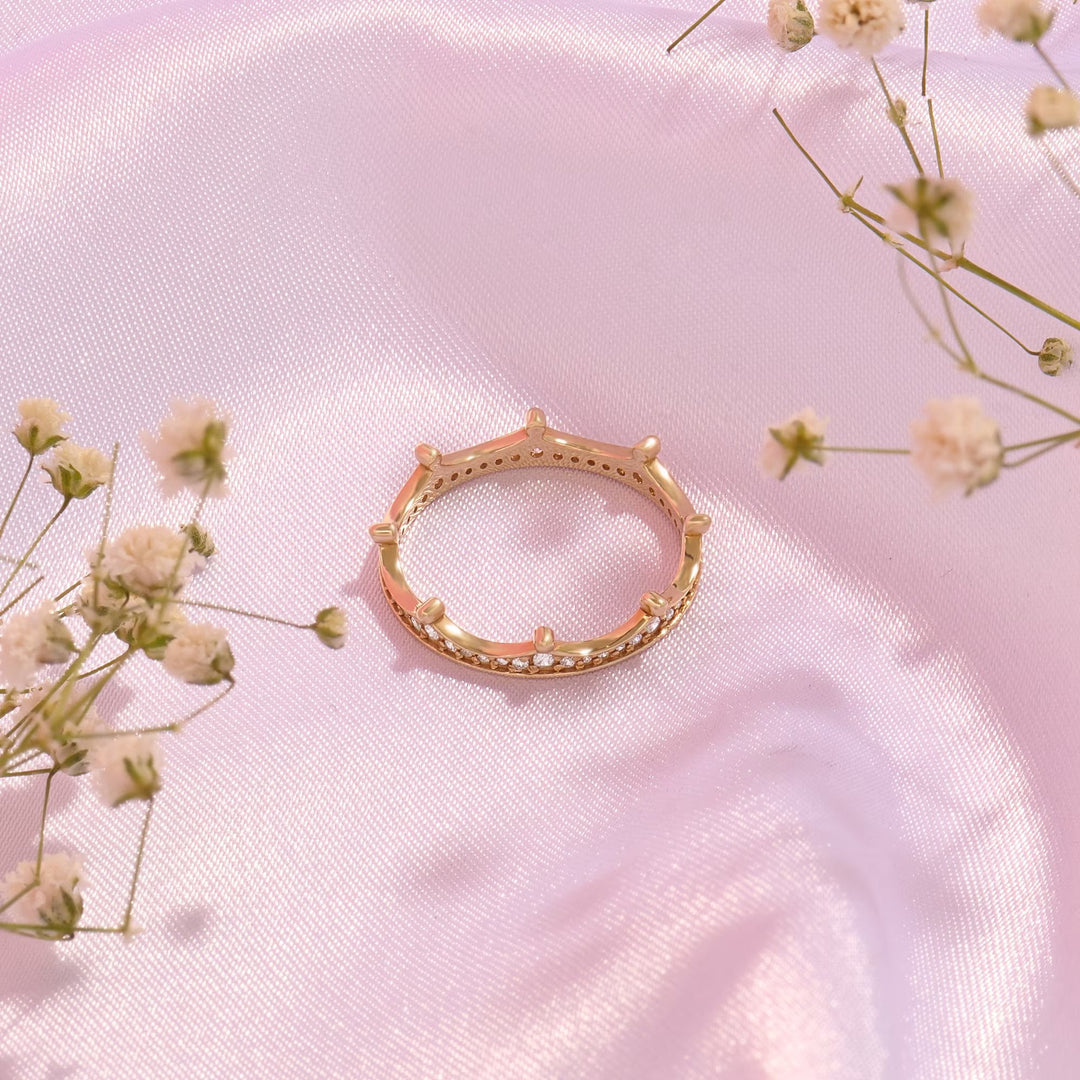 Round Cut lab grown diamonds Crown Wedding Band in Solid Gold - Doozy Diamonds