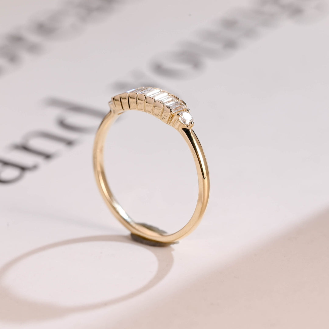 Baguette & Round diamond wedding band in rose gold